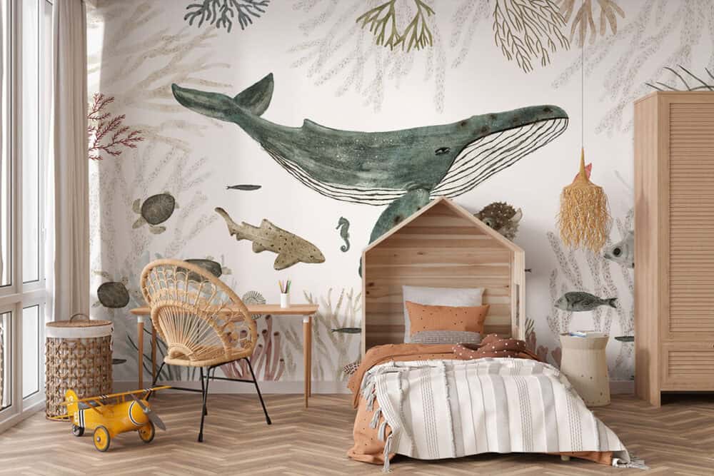 Walvis zwemt tussen koraal op fotobehang