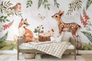 Kleine vriendjes spelen tussen bomen