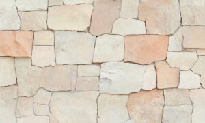 Mediterrane muur behang met verweerde structuur in perzikbeige