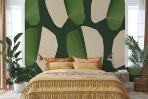 Wanddecoratie in groene en beige kleuren.